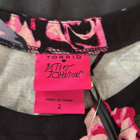 Torrid Betsey Johnson Floral Dress NWT with pockets - Picture 2 of 7